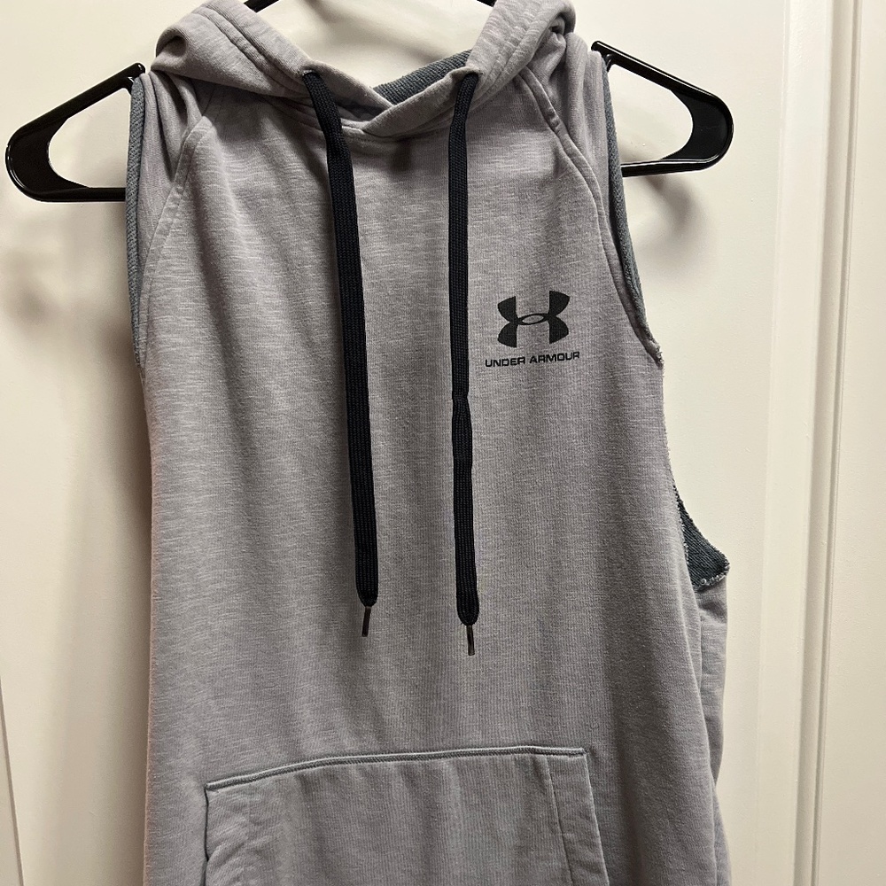 Underarmour sleeveless hooded mens shirt
